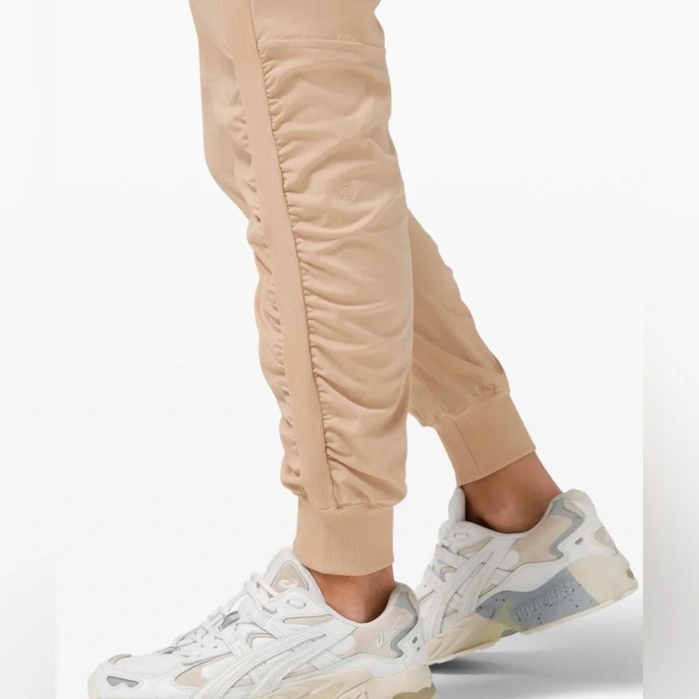 Lululemon Beyond the Studio Jogger Tan Size 6